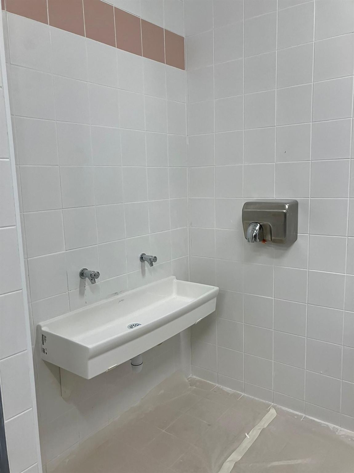 Lavabo PMR et finitions